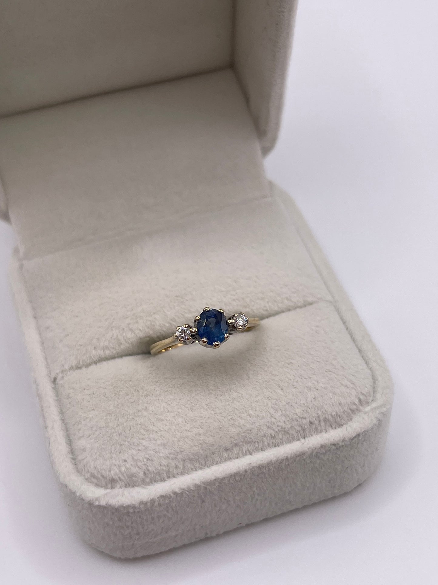 9ct gold sapphire and diamond ring