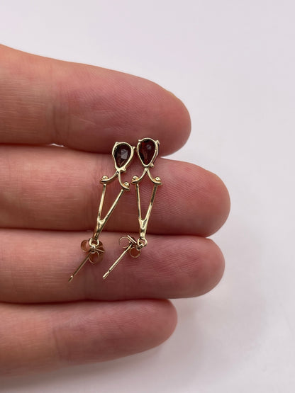 9ct gold garnet earrings