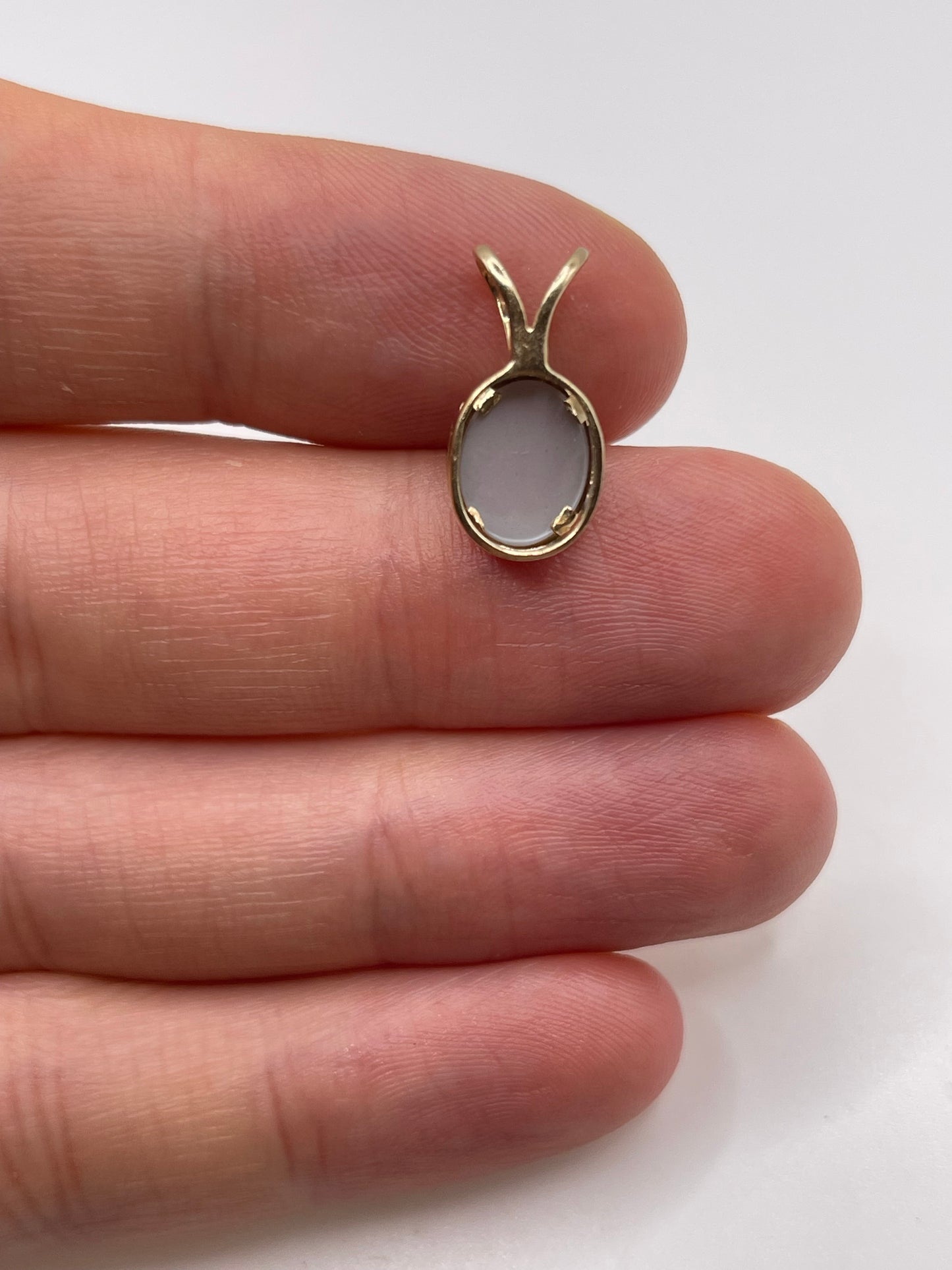 9ct gold moonstone pendant