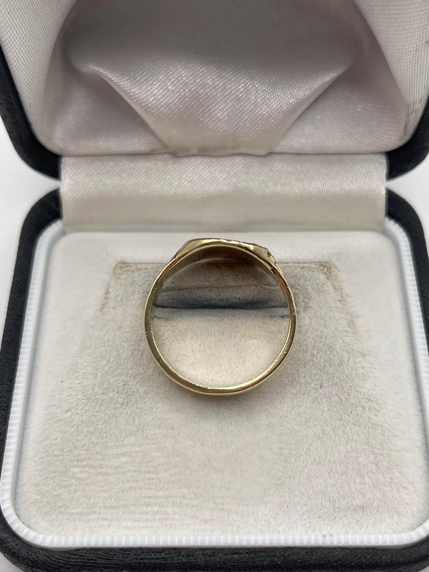 Heavy 9ct gold signet ring