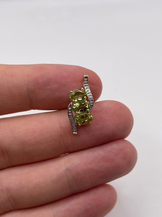 9ct gold peridot and diamond pendant