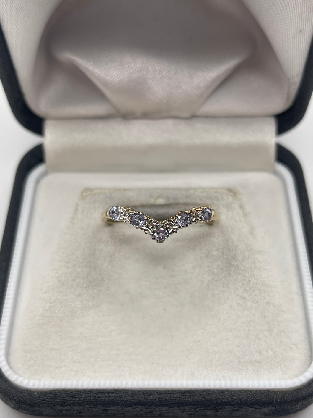9ct gold tanzanite and diamond ring