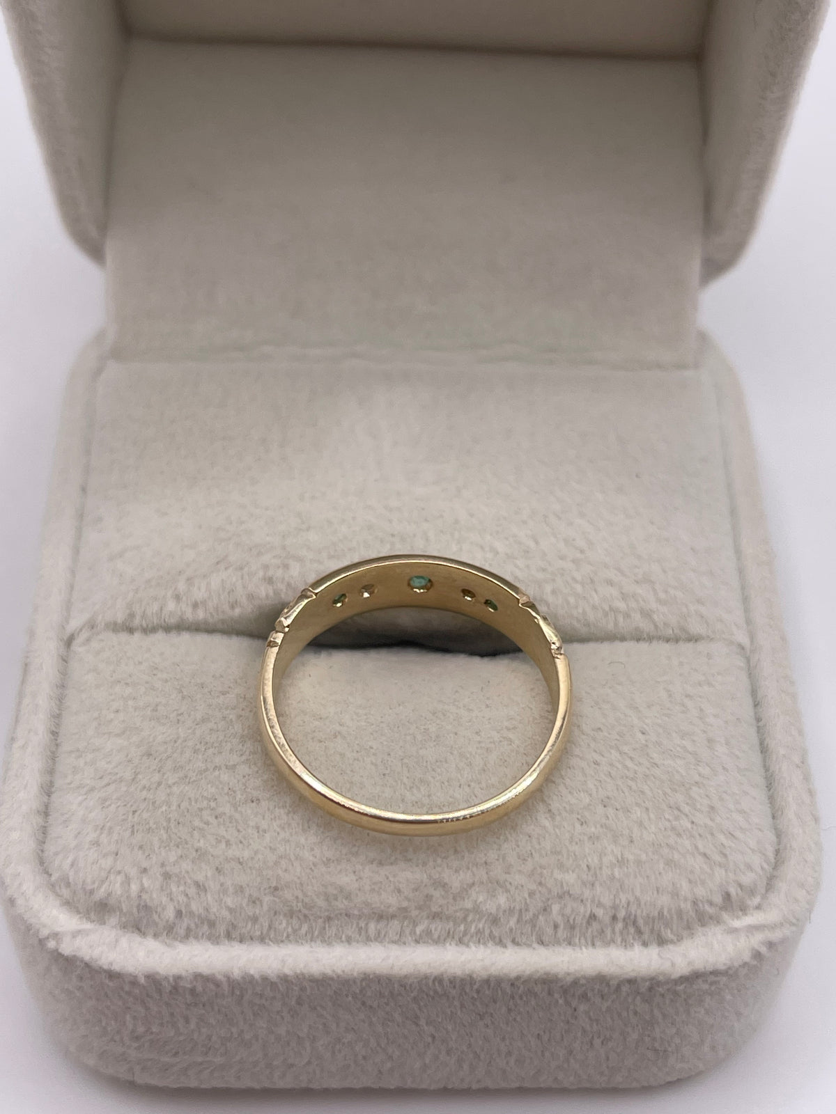 9ct gold emerald and pearl gypsy ring