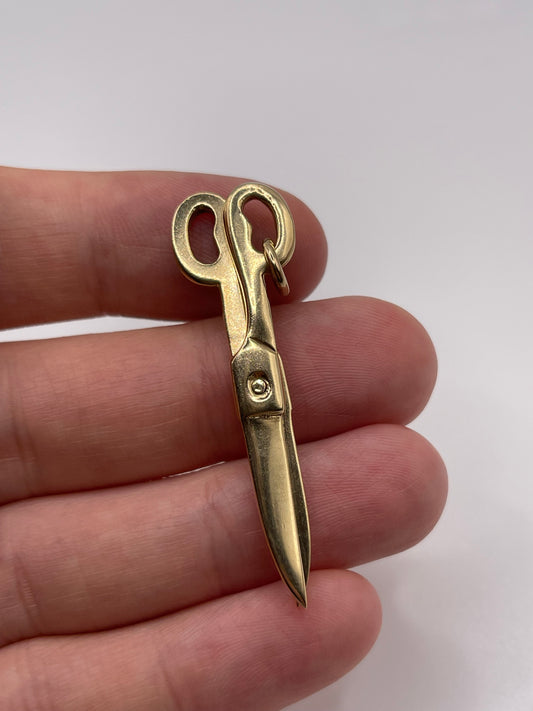 Heavy 9ct gold scissors pendant