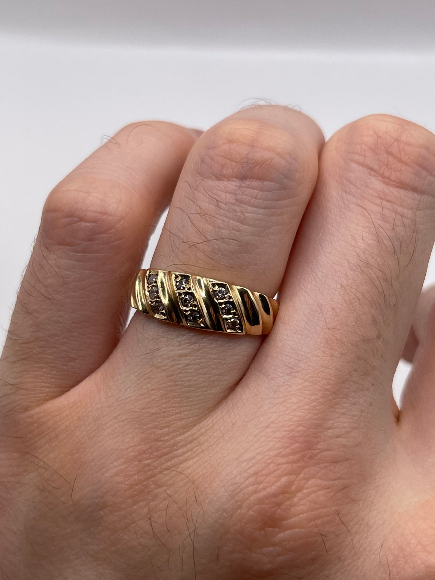 14ct gold diamond croissant ring
