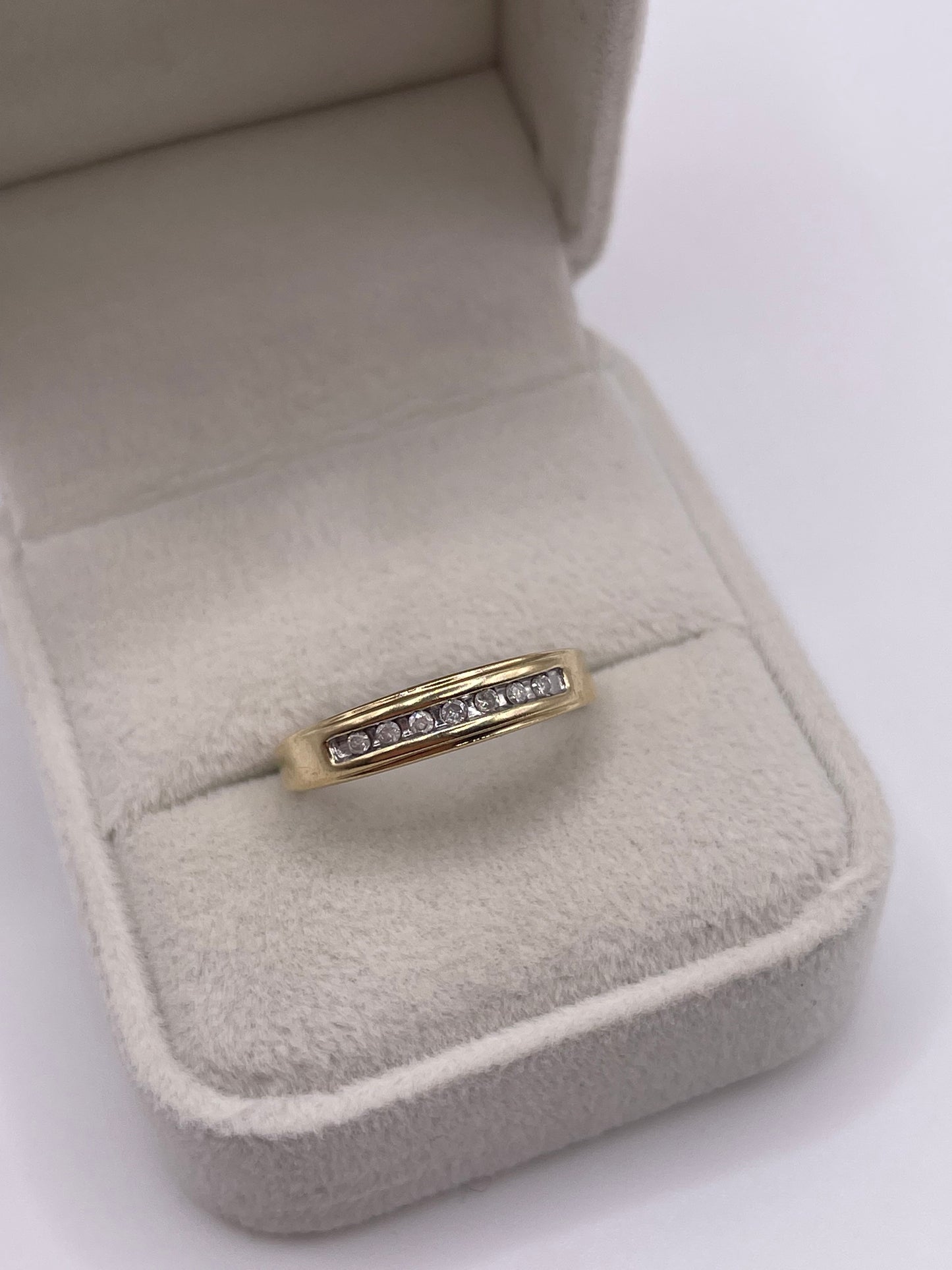 9ct gold diamond ring