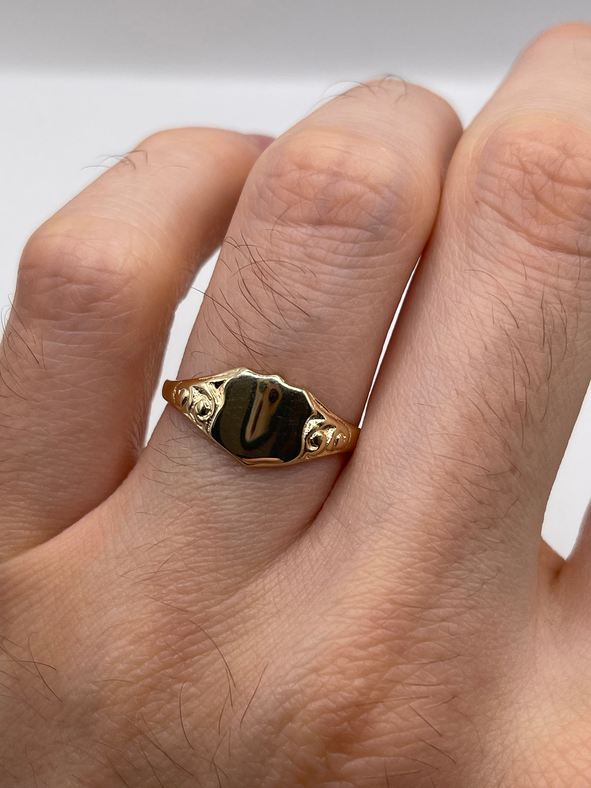 9ct gold shield signet ring