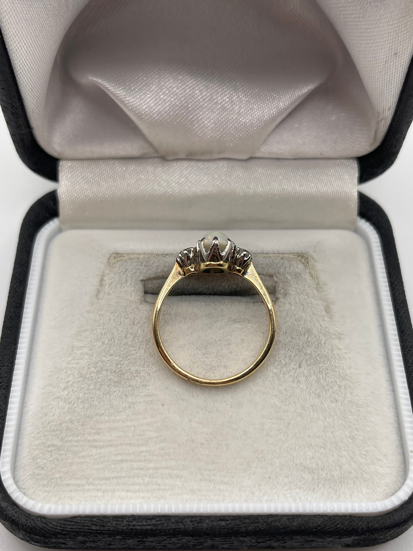 18ct gold opal and diamond ring