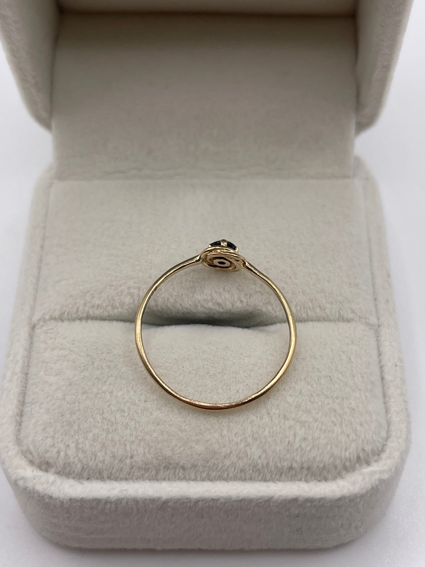 9ct gold sapphire ring