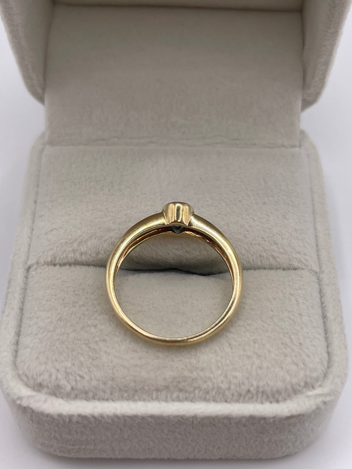 9ct gold sapphire and diamond ring