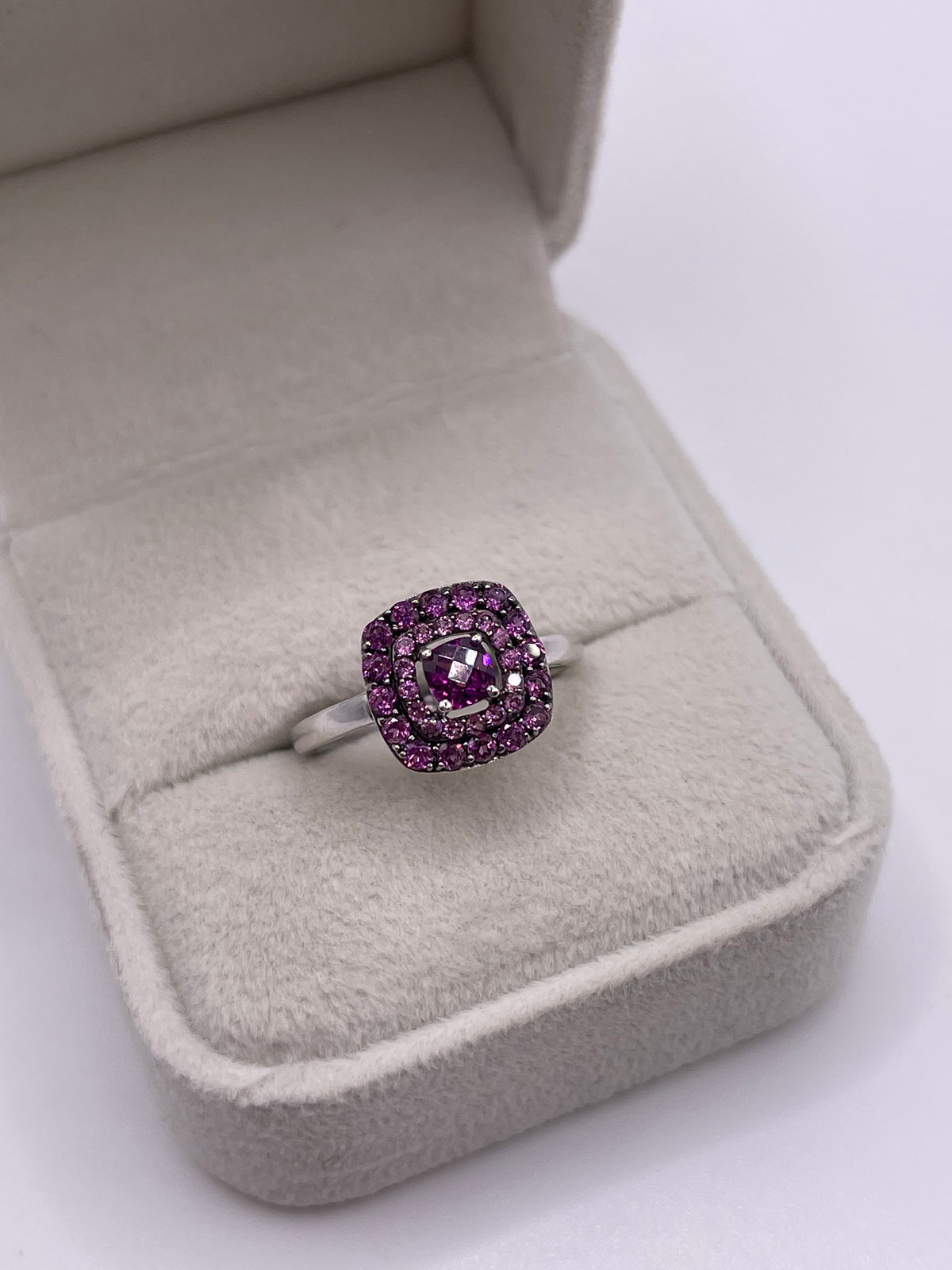 9ct white gold garnet cluster ring
