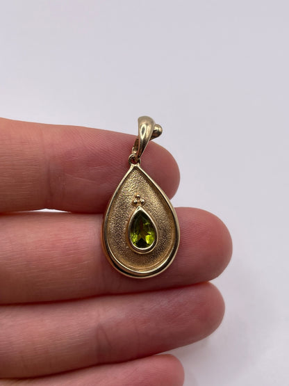 9ct gold peridot pendant