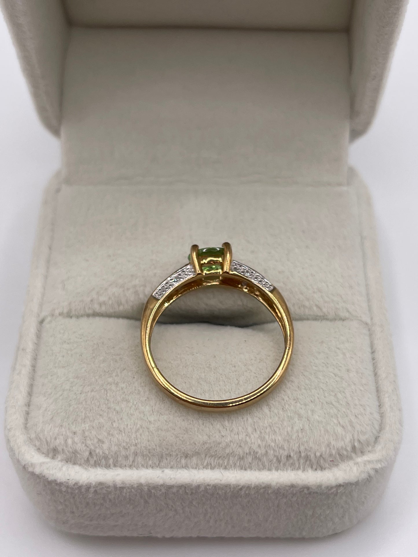 9ct gold tsavorite and diamond ring