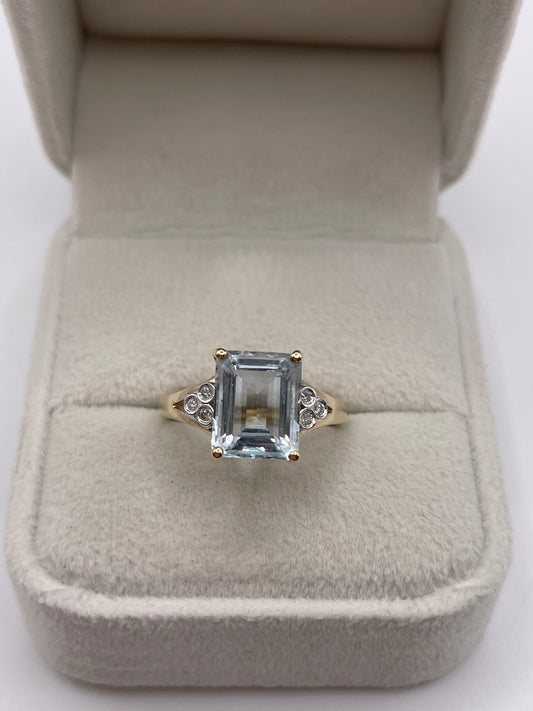 9ct gold aquamarine and diamond ring
