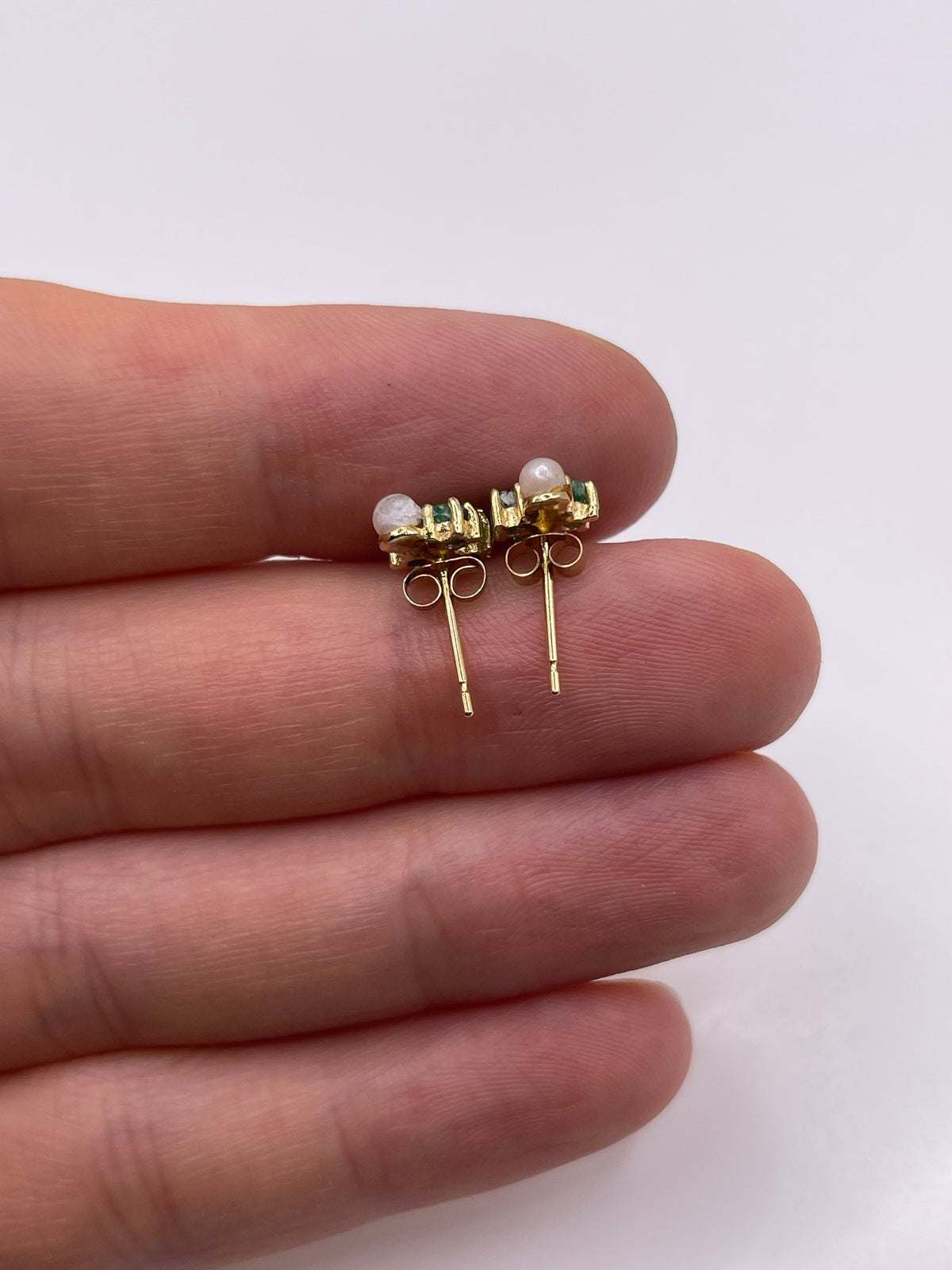 9ct gold pearl and emerald earrings