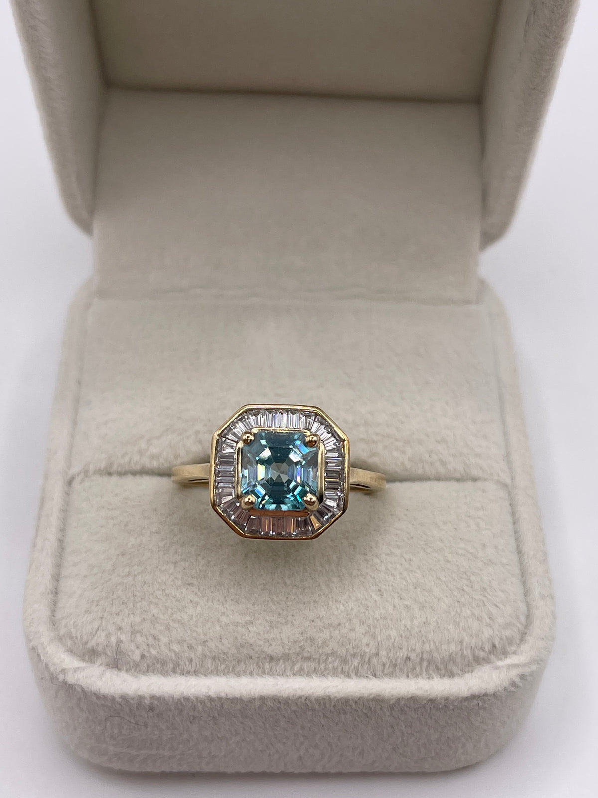 9ct gold zircon cluster ring