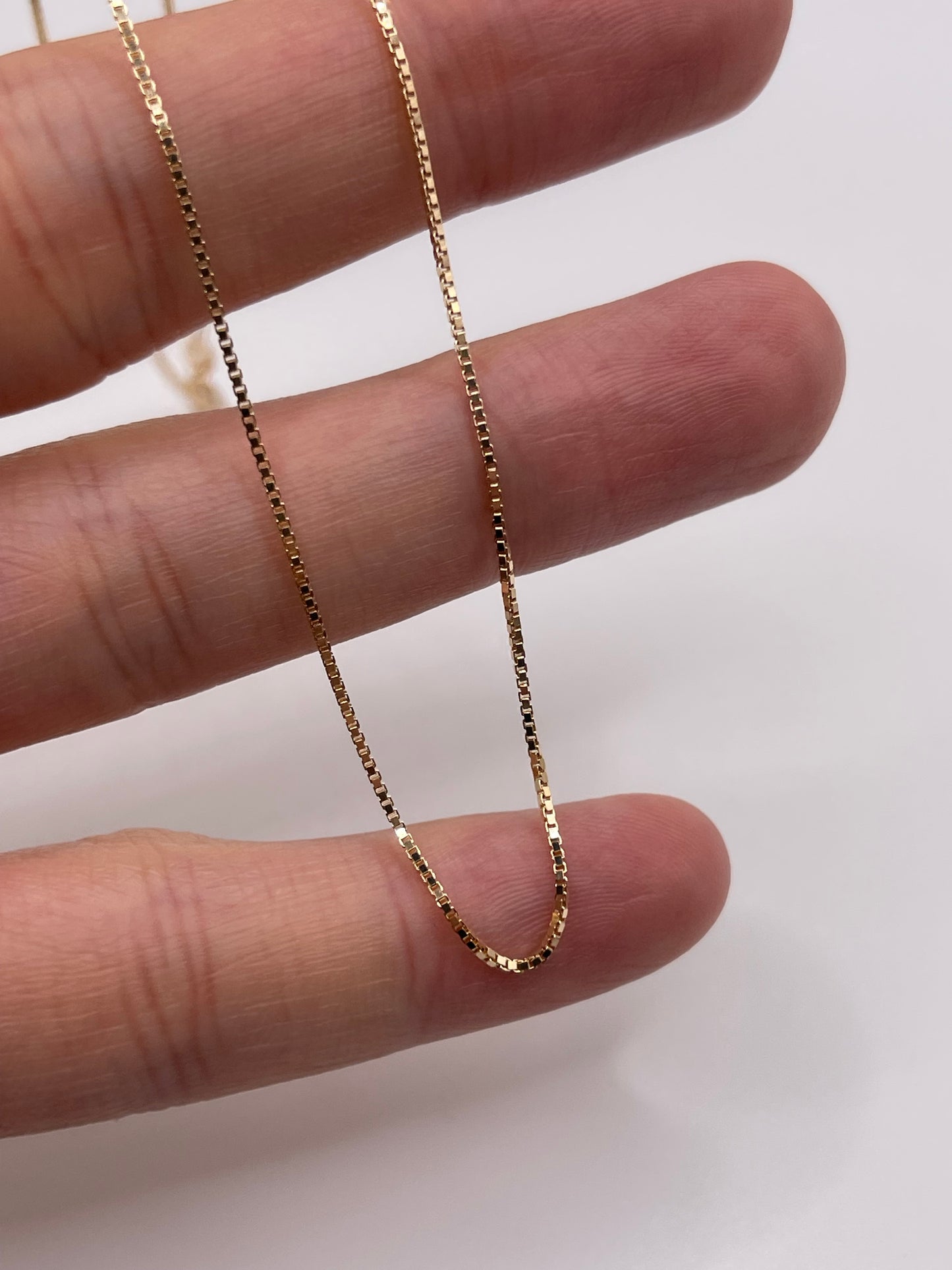 9ct gold chain G