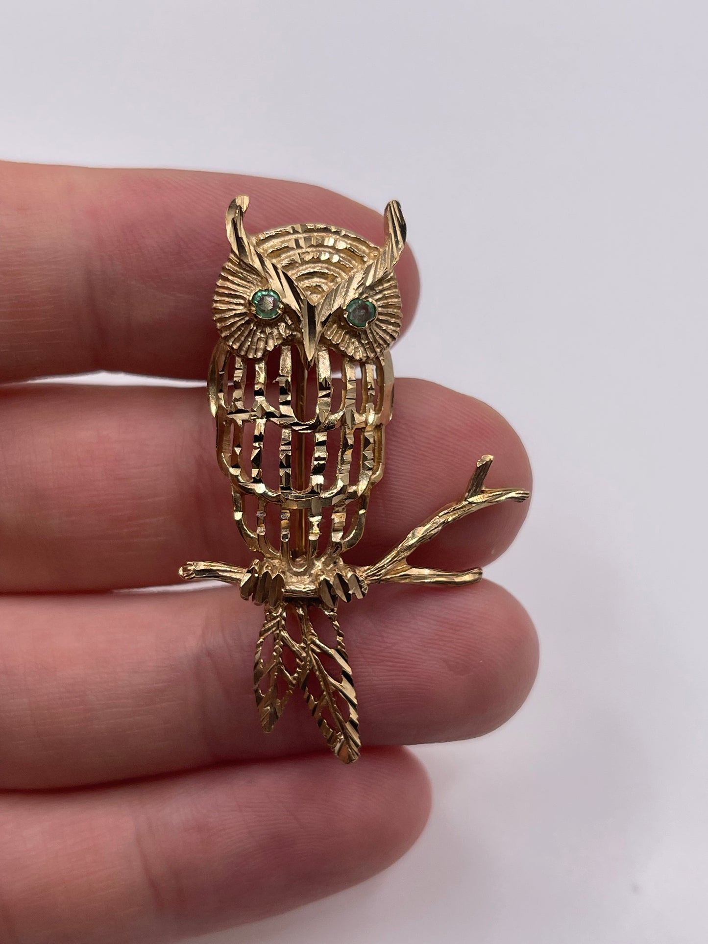 9ct gold emerald owl brooch