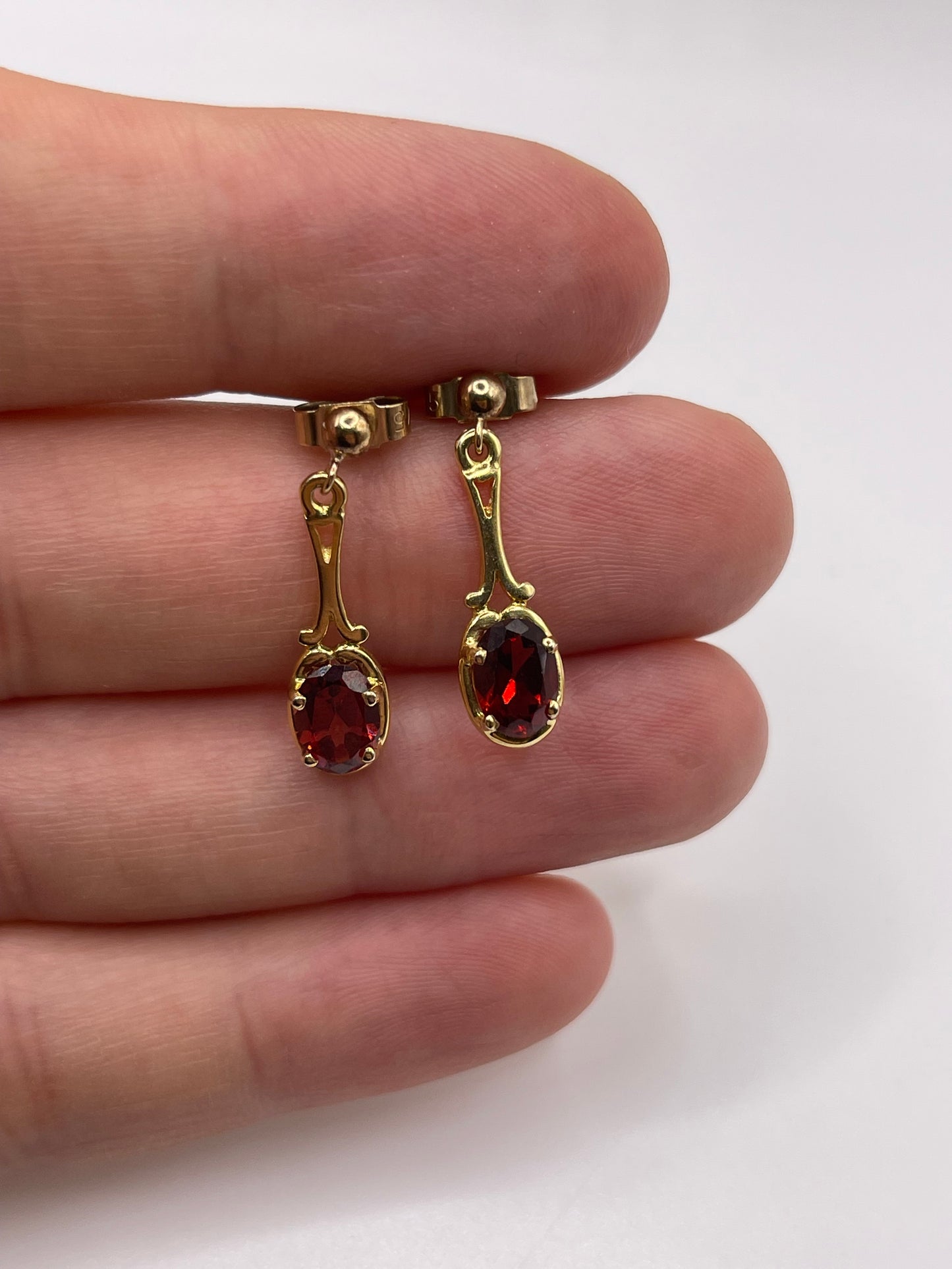 9ct gold garnet earrings