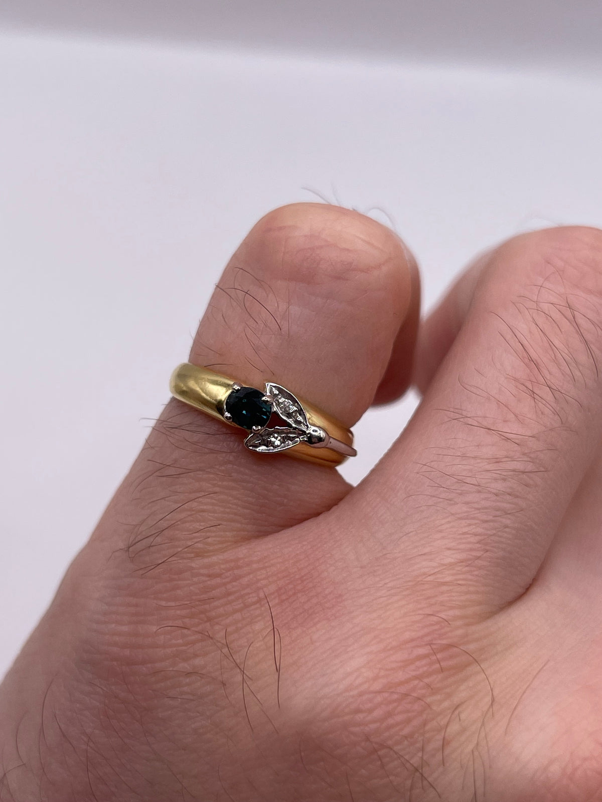 18ct gold sapphire and diamond ring