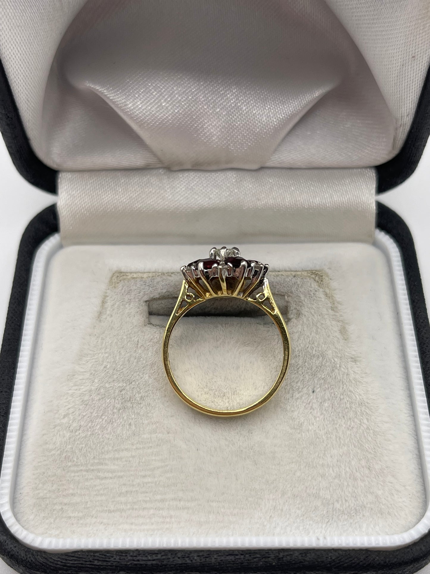 18ct gold garnet and diamond ring