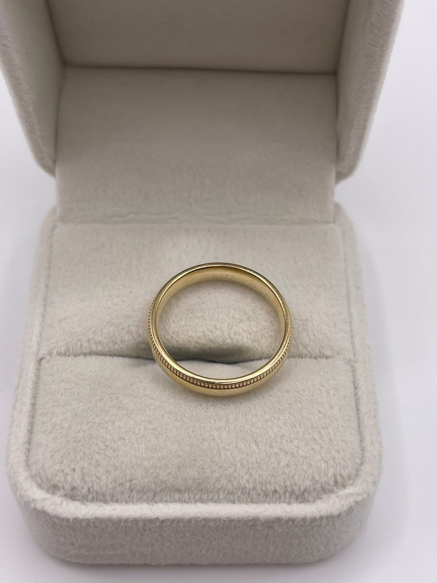9ct gold patterned band
