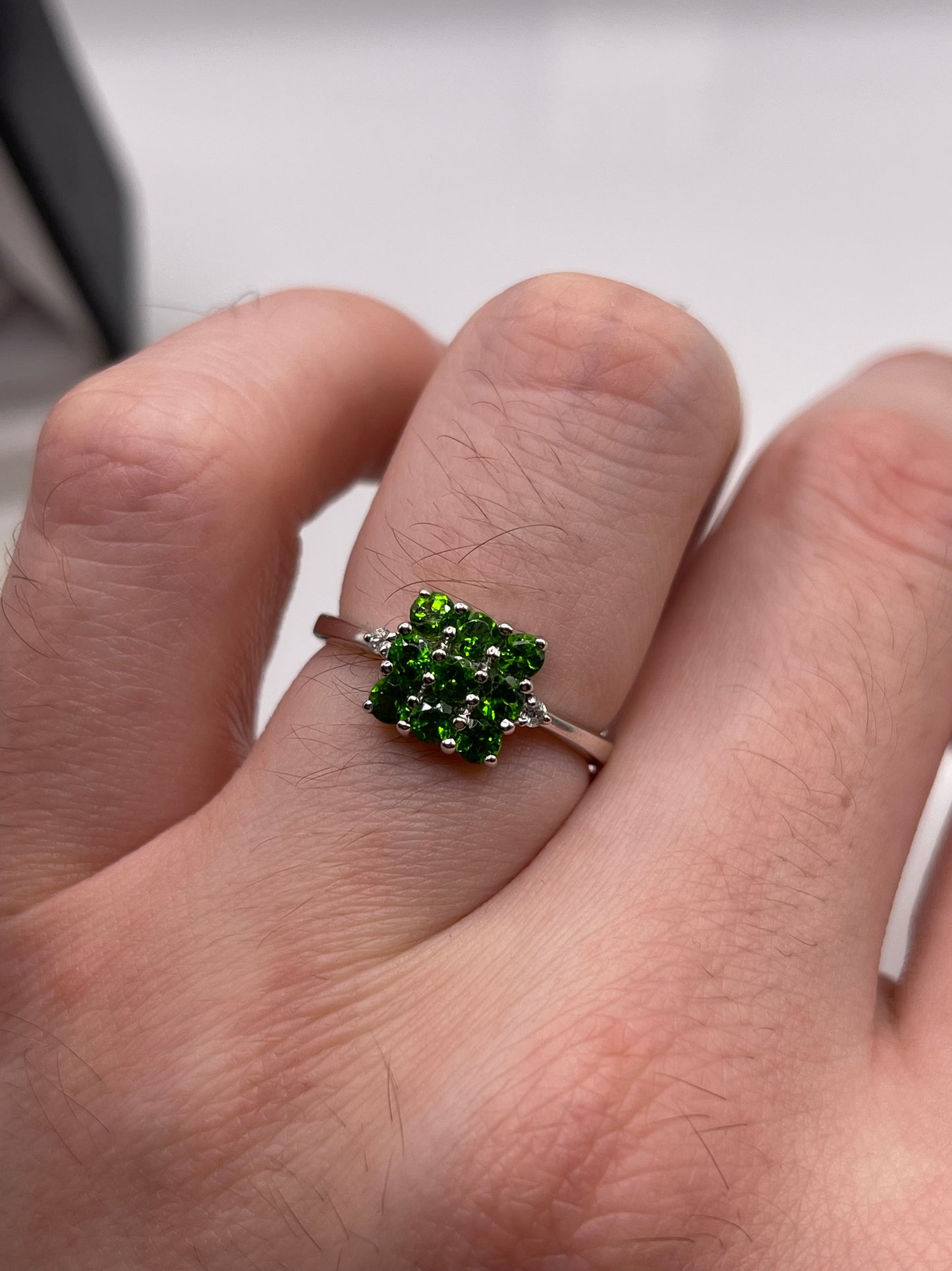 9ct white gold tsavorite garnet ring