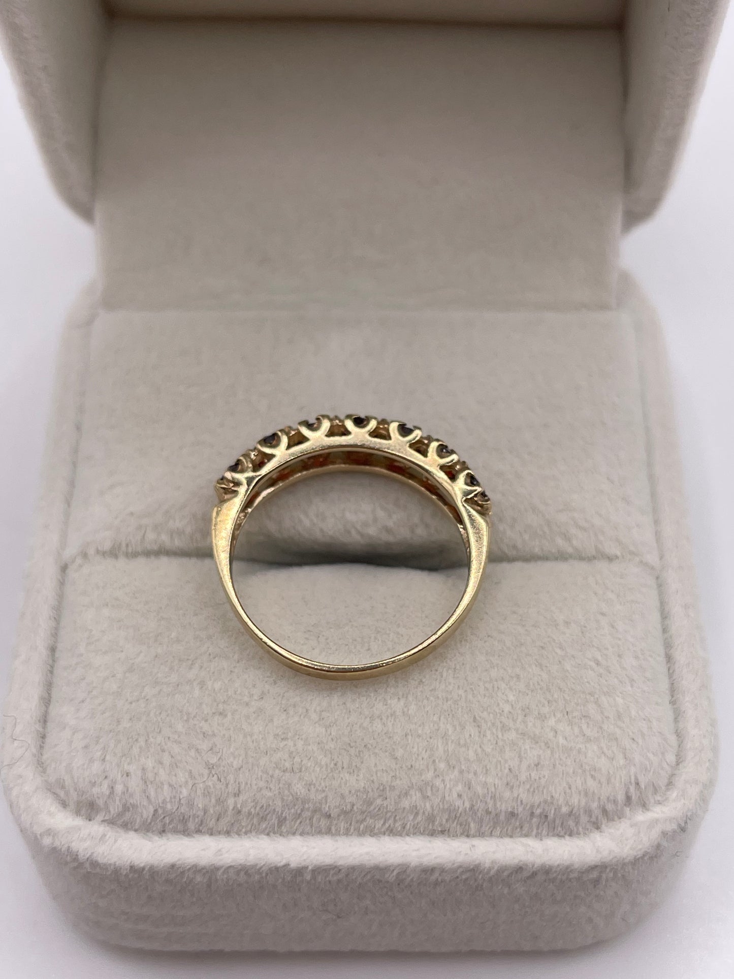 9ct gold garnet ring