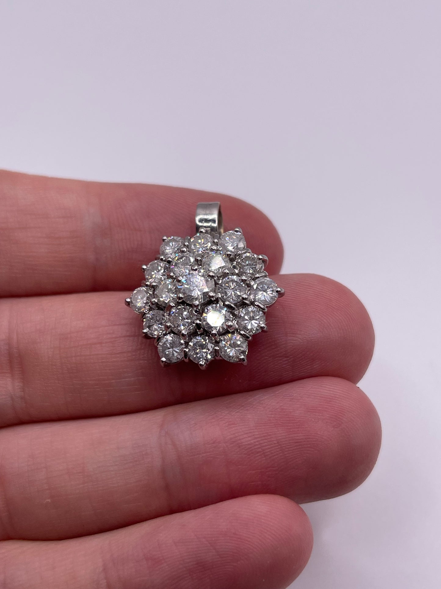 18ct white gold 3.85ct diamond cluster pendant