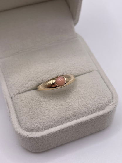 9ct gold coral gyosy ring