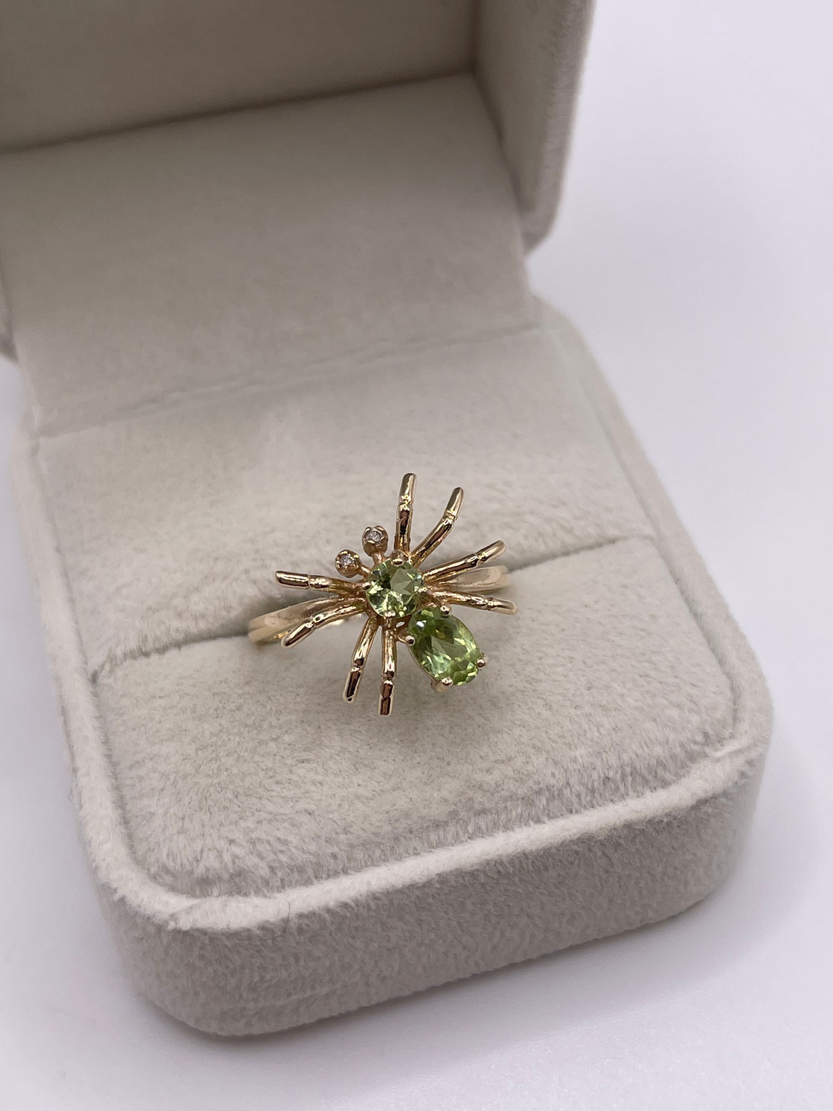 9ct gold peridot and diamond spider ring