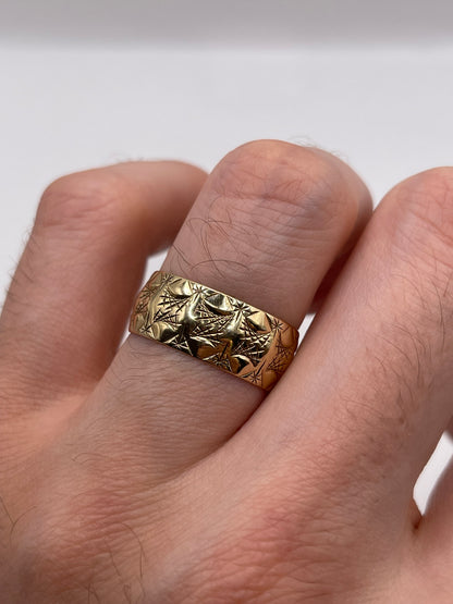 9ct gold patterned band