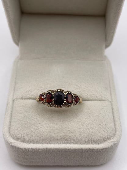 9ct gold garnet ring