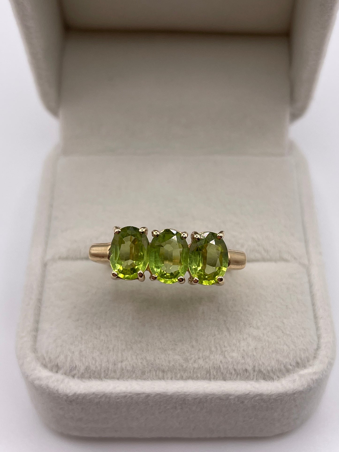 9ct gold quartz ring