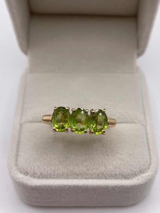 9ct gold quartz ring