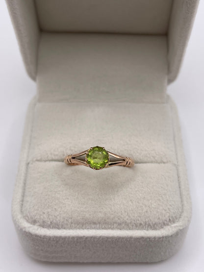 Antique 9ct rose gold peridot ring