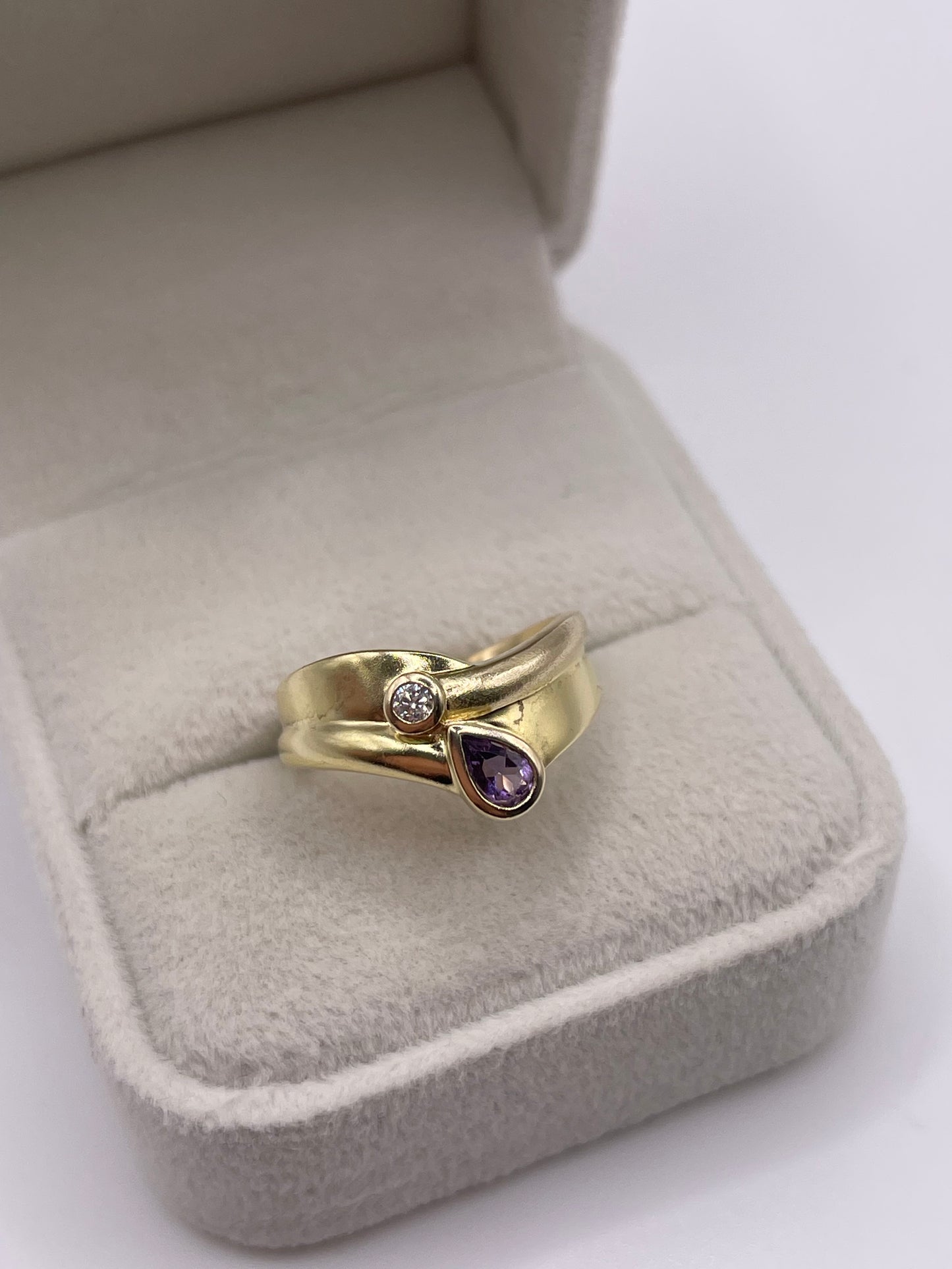 9ct gold amethyst and diamond ring