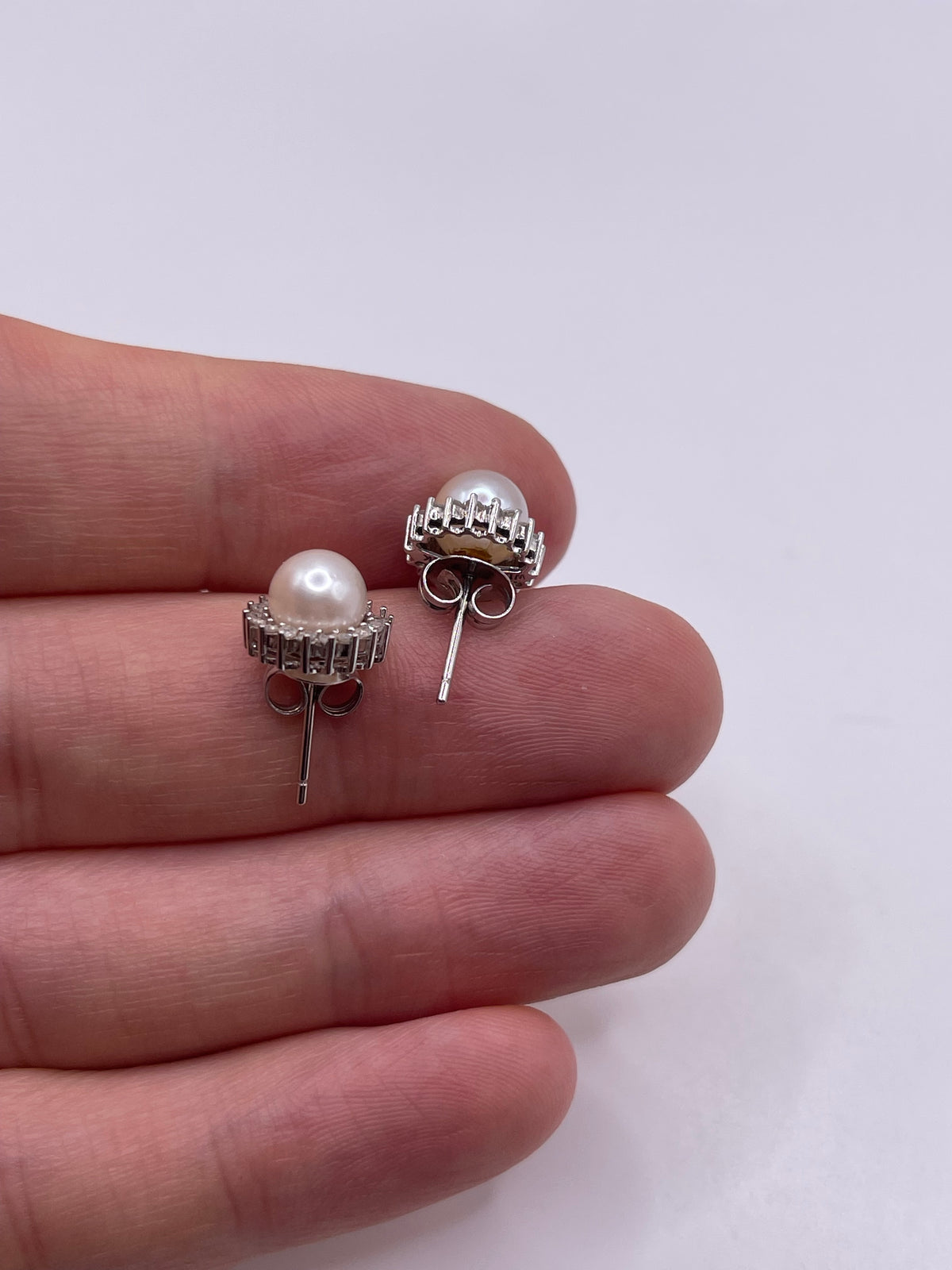 14ct white gold pearl and diamond earrings