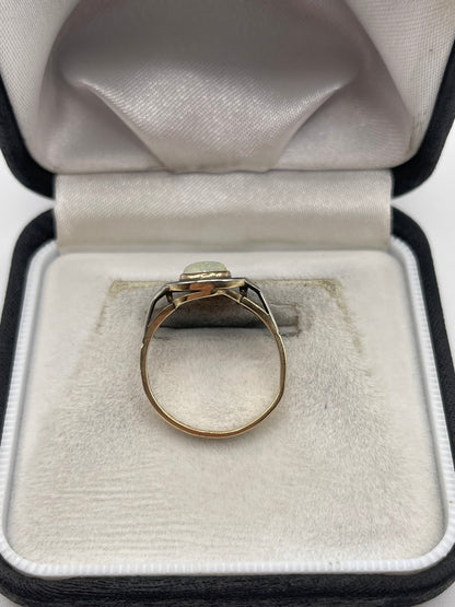 Antique 9ct gold opal ring