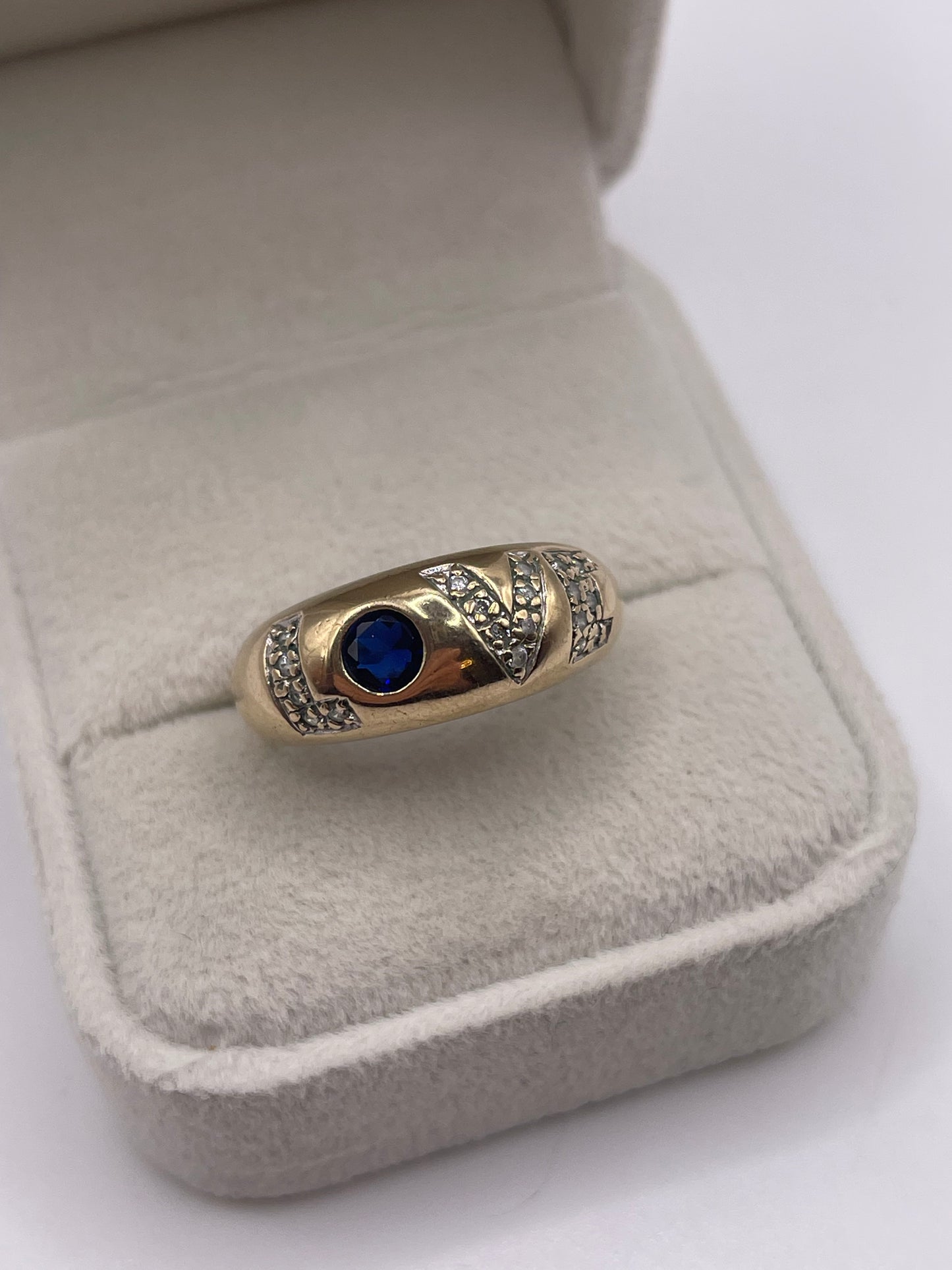9ct gold kyanite and diamond love ring