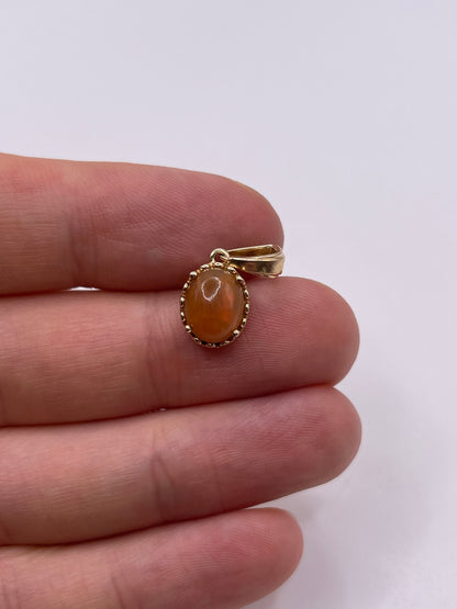 9ct gold opal pendant