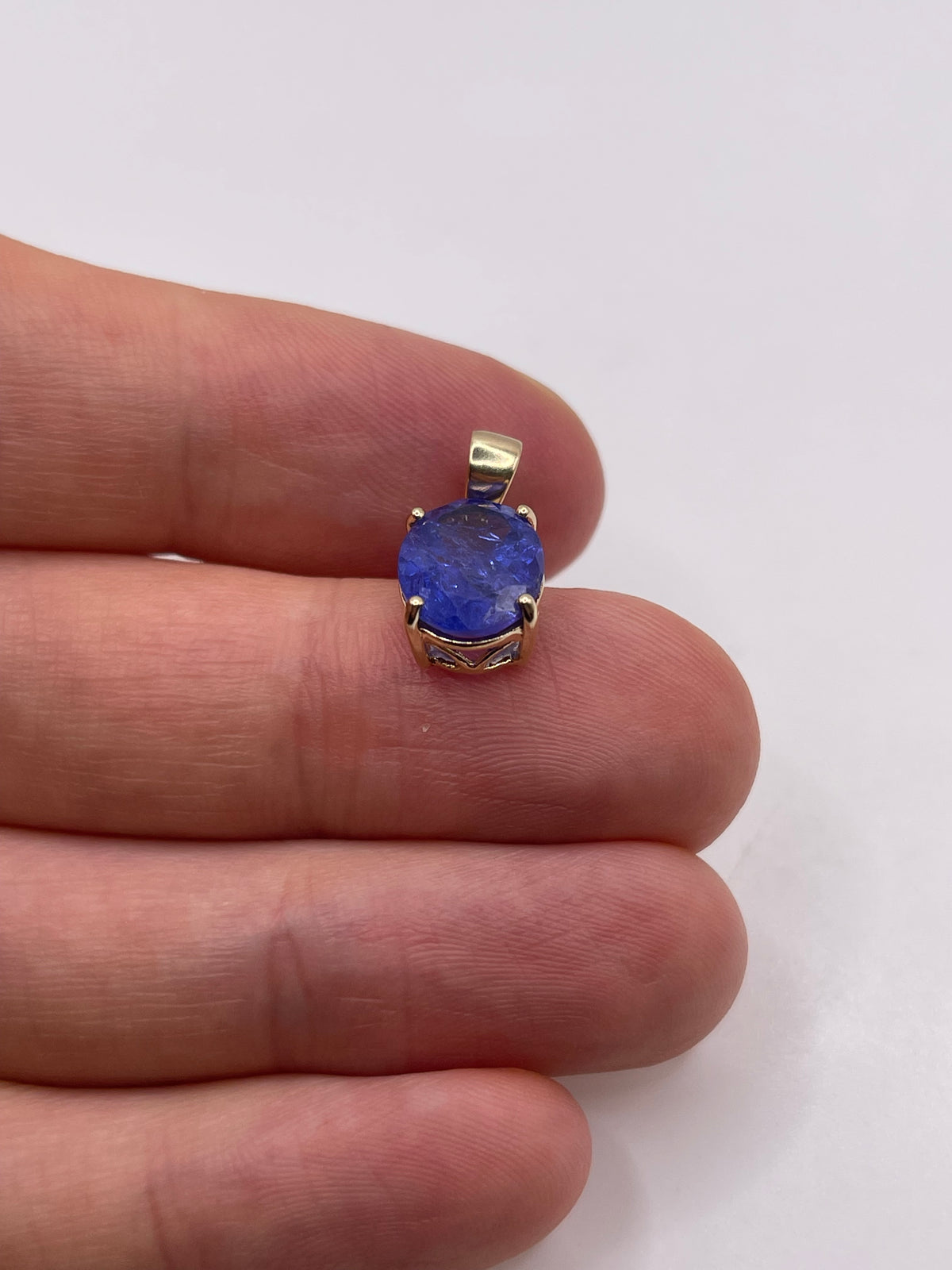 9ct gold tanzanite pendant