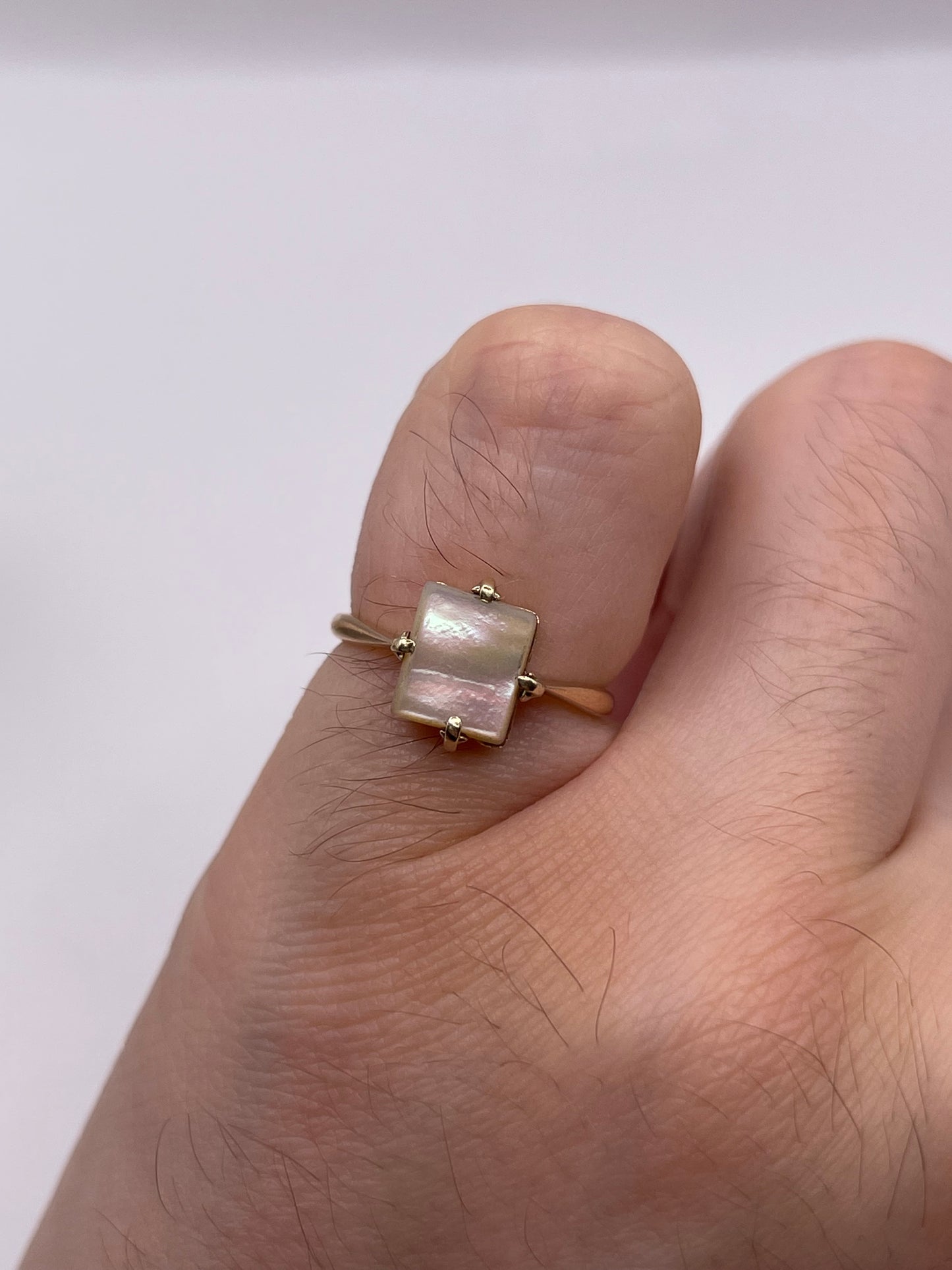 9ct gold mother of pearl ring