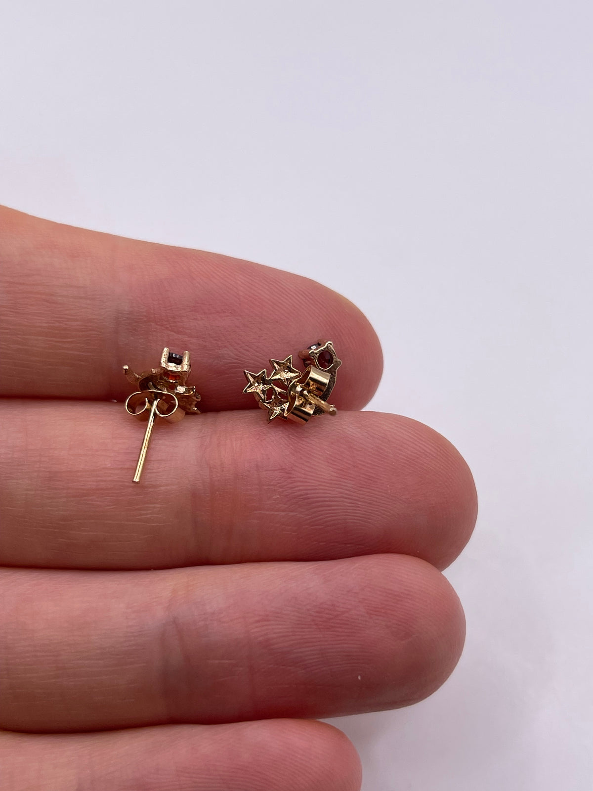 9ct gold garnet earrings