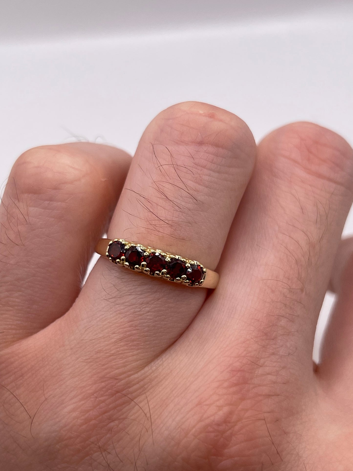 9ct gold garnet ring