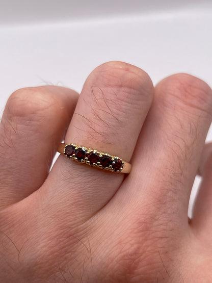 9ct gold garnet ring