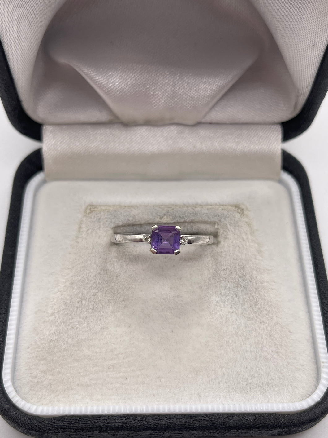 9ct white gold amethyst and diamond ring