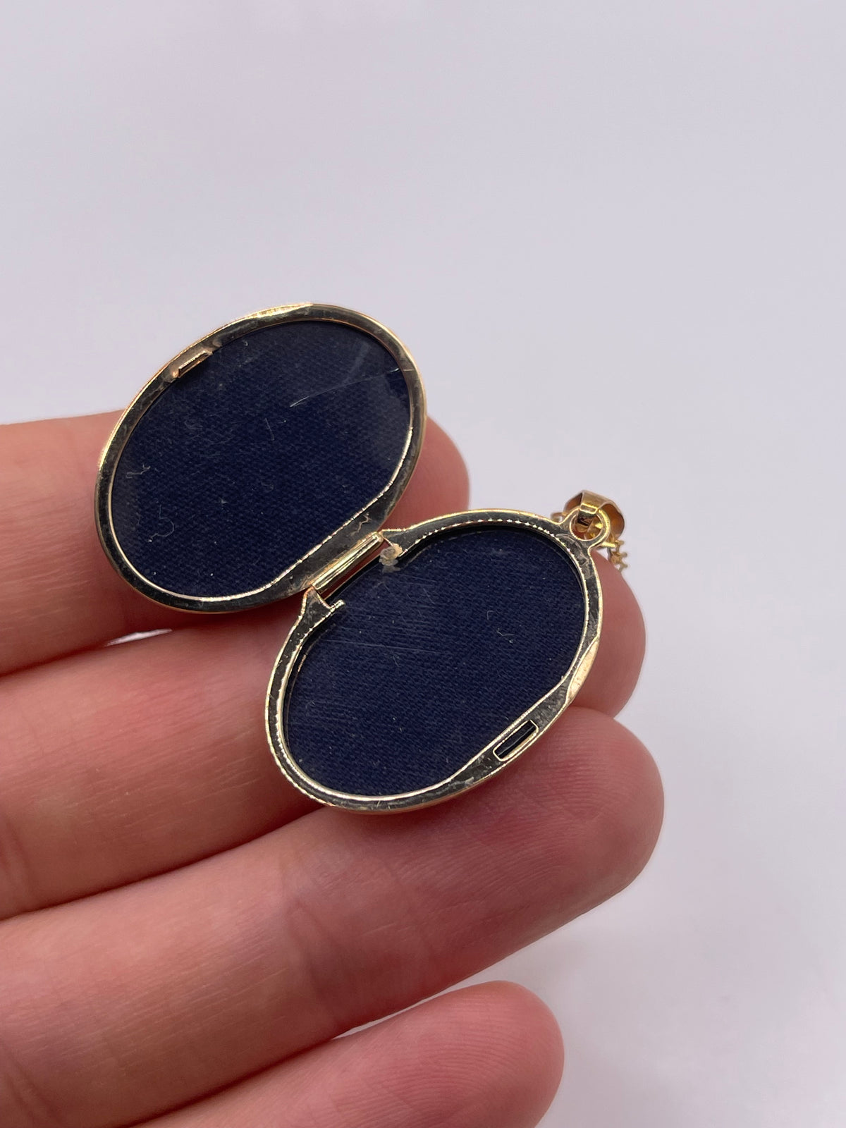 9ct gold locket necklace