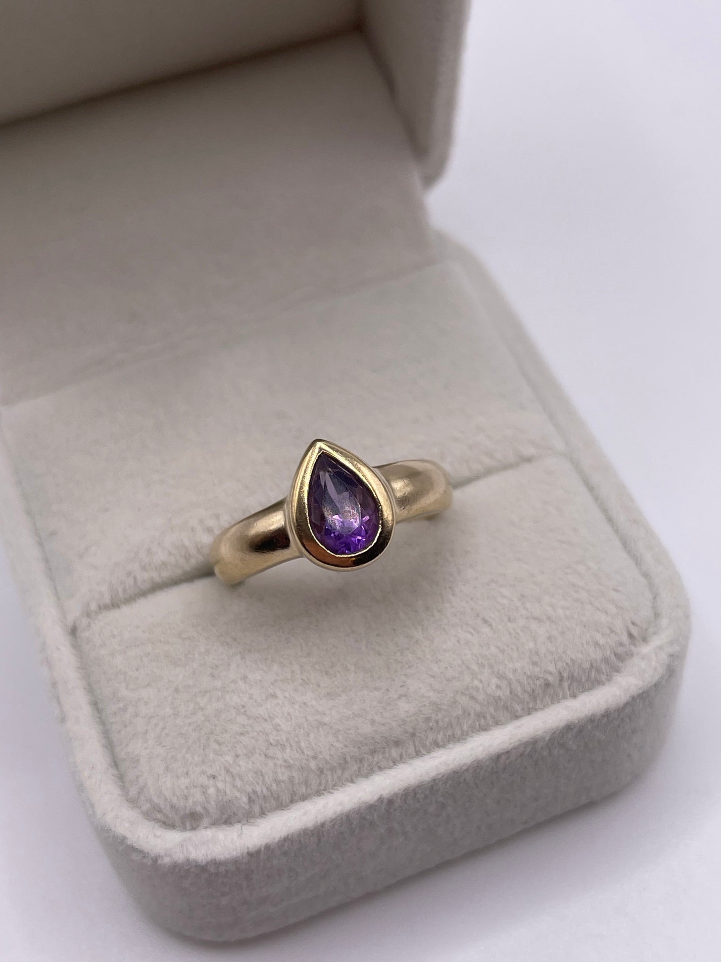 9ct gold amethyst ring