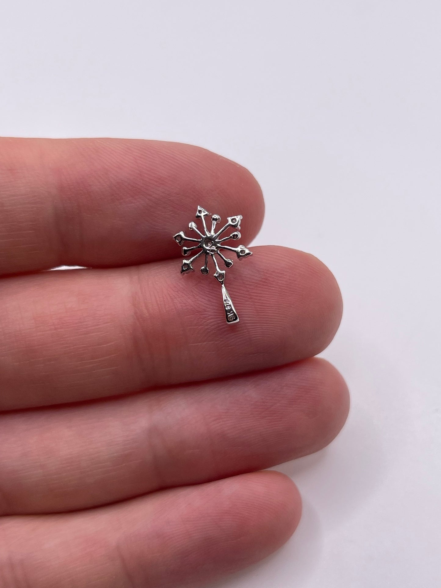 9ct white gold diamond pendant
